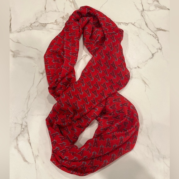 Angels MLB infinity scarf - Picture 1 of 5